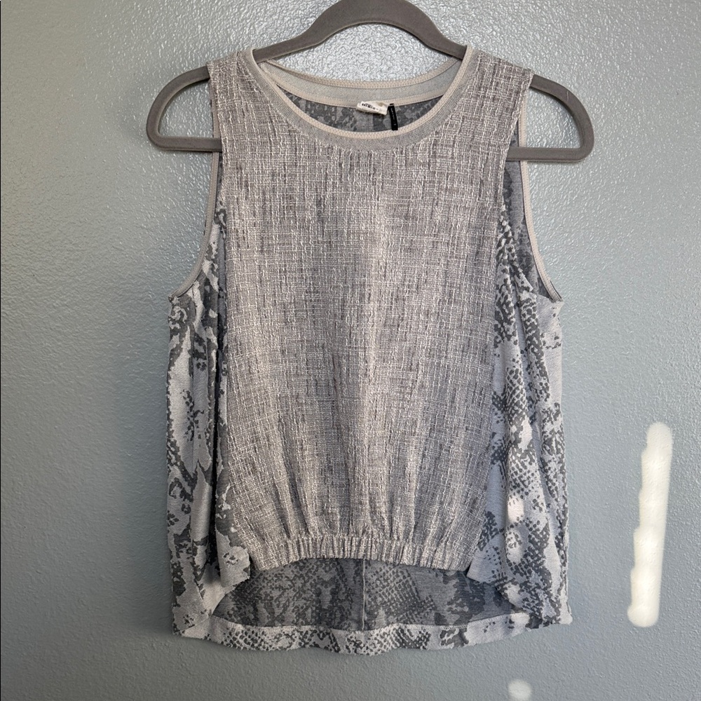 AKEMI + KIN XS Gray Sleeveless Women's Top